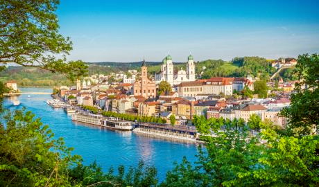 Romantische Reise auf Donau und Moldau